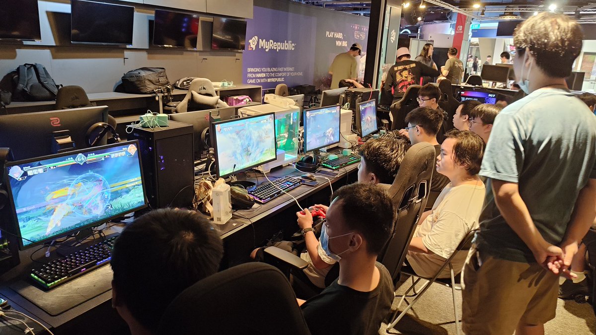 Meet before Sea major we play casual session by <a href="/airdasher_sea/">Airdasher SouthEastAsia</a> and this day i meet a lot of people but i take photo with only 2 person <a href="/tororo0316/">IBUSHIGIN｜とろろ/Tororo</a> , <a href="/DeathCraft2299/">DeathCraft</a> next day i gonna take picture with everyone i know :3