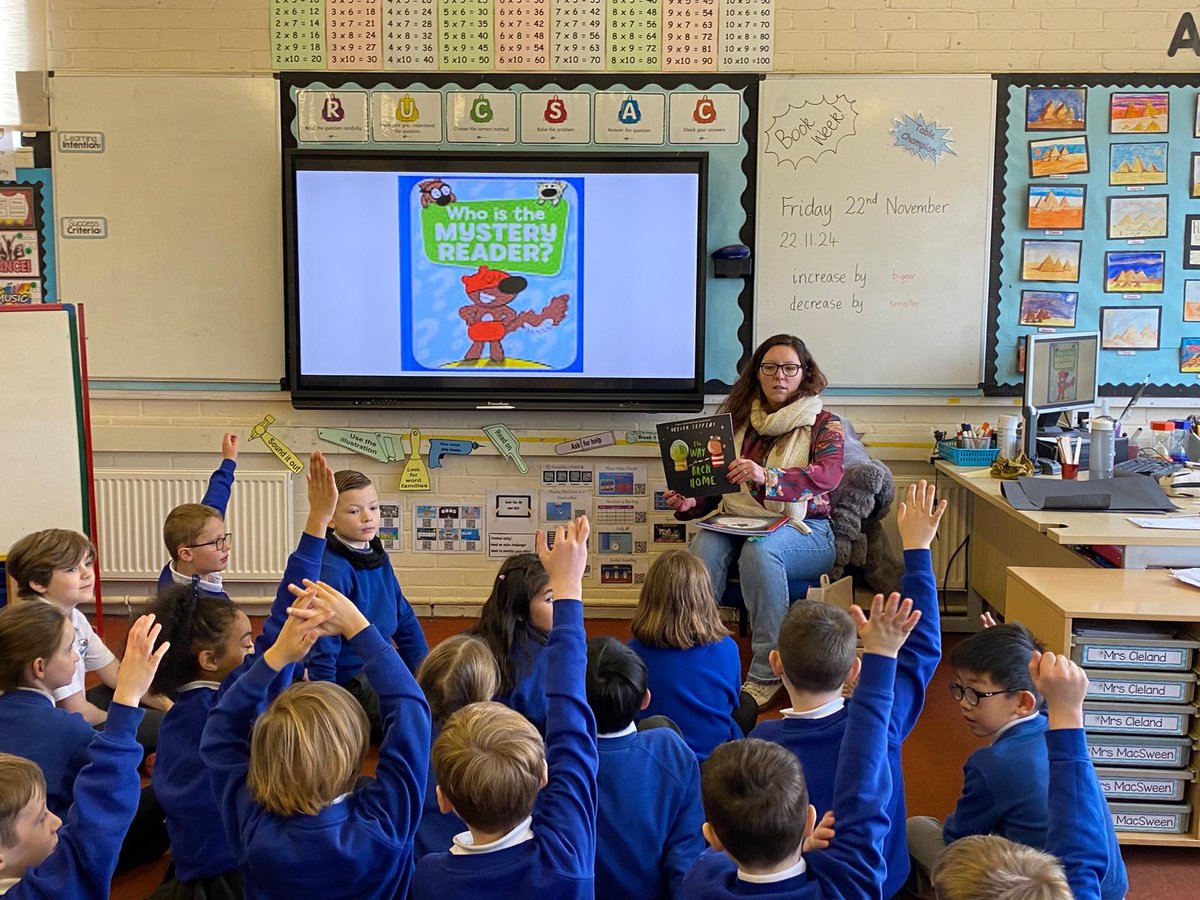 CastlehillPri's tweet photo. Big thank you to #Primary4โs mystery reader who joined us today as part of @BookWeekScot. We also visited the school library and showcased our favourite books in different ways as part of our Special Book Group. @scottishbktrust https://t.co/L4l7NBsNzr