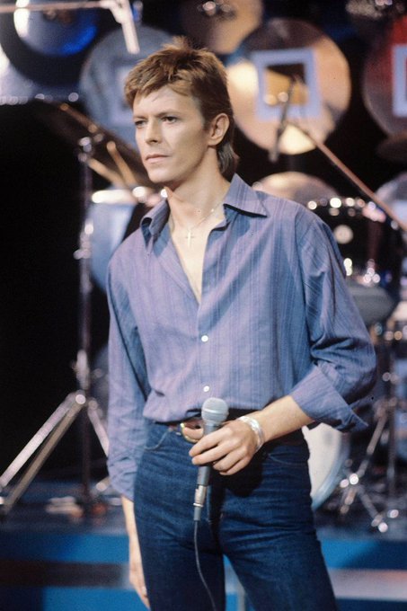 Claudestar2012's tweet photo. #DavidBowie - Marc Bolan Show - 1977 https://t.co/fa3ggg9dxk