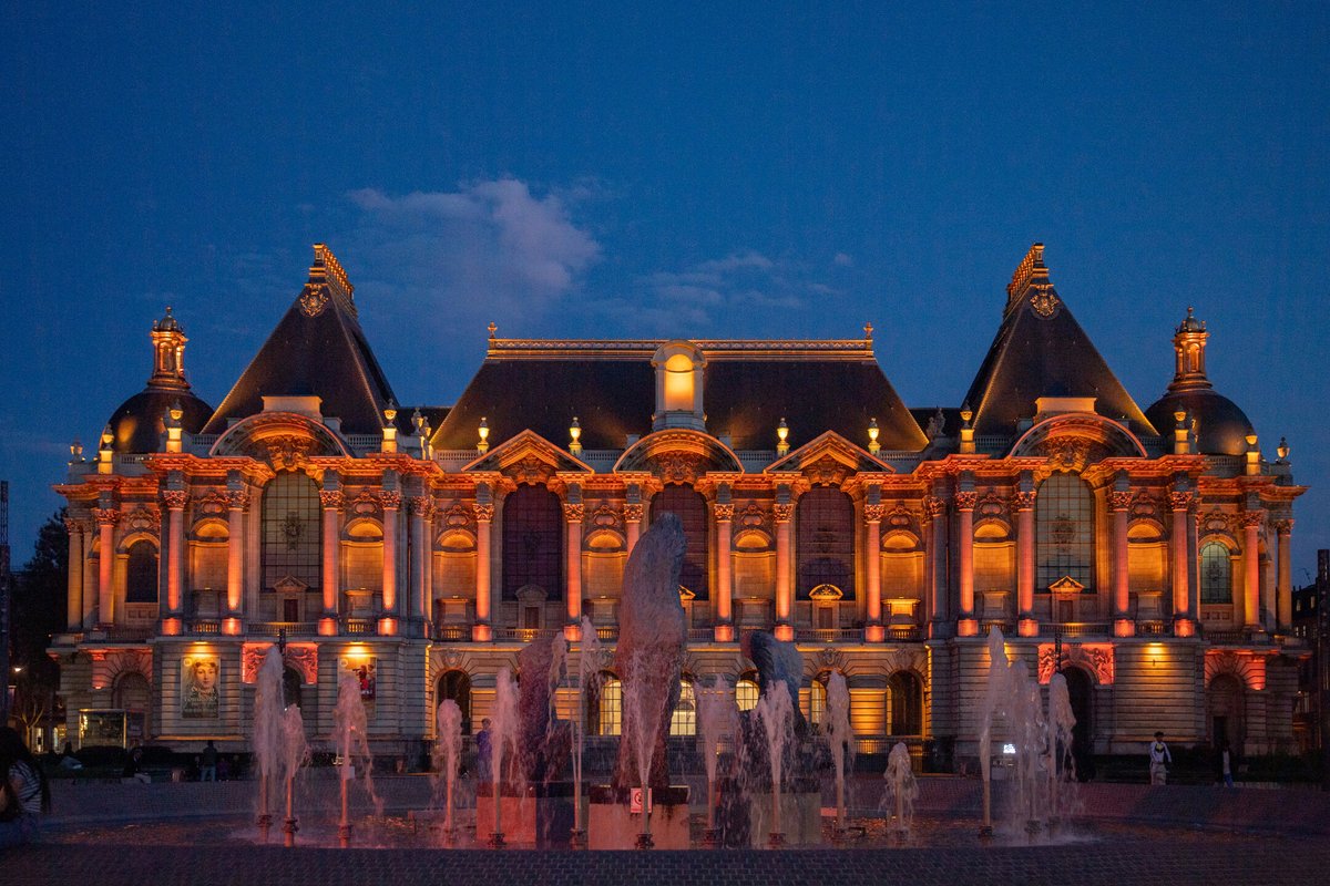 🟠 En cette journée internationale pour l'élimination de la violence à l'égard des femmes, Lille s'illumine ce soir en orange. Une couleur qui - selon l'<a href="/UN_Women/">UN Women</a>, à l'origine de cette initiative - représente un avenir exempt de violences contre les femmes et les filles.