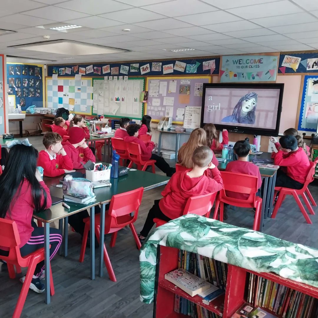 PaulaAAuthor's tweet photo. Anothersuper #Boookweekscotland event, this time, St Helen's primary school. A truly captive audience and the thrill of the fear factor. #ghoststoriesforkids
#orangesandlemons https://t.co/YGLZbZ8PMJ