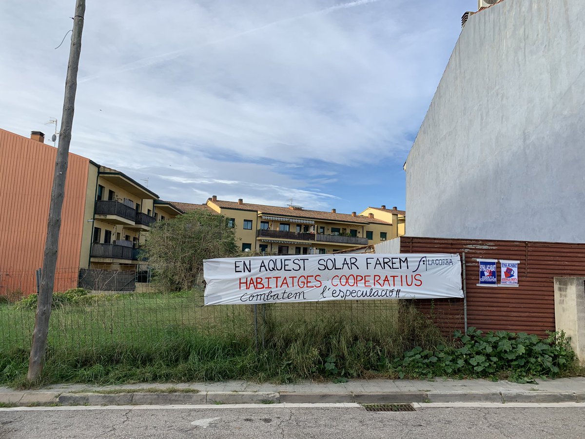 El solar de La Corba llueix combatiu 💜✊🏼 Més habitatge cooperatiu i menys especulació als nostres barris!!
Demà als carrers ens sumem a la denúncia massiva. No hi ha dret, l'habitatge no pot ser negoci, lloguers i habitatges assequibles ara!