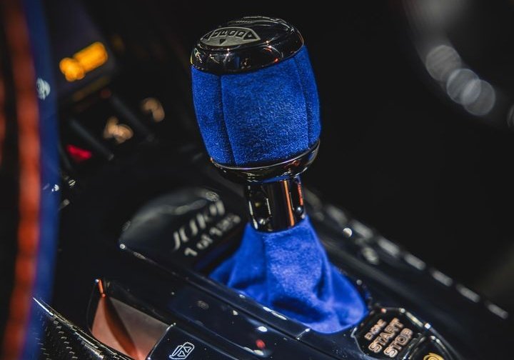 18Koenigsegg's tweet photo. Koenigsegg Jesko 7398

The entire body of this individual is painted orange, with some blue accents. The interior has Desiato Alcantara seats with yellow diamond stitching, and the G-force meter is yellow.

#Koenigsegg #Jesko #KoenigseggJesko #no398 https://t.co/lKbKrU0o5r