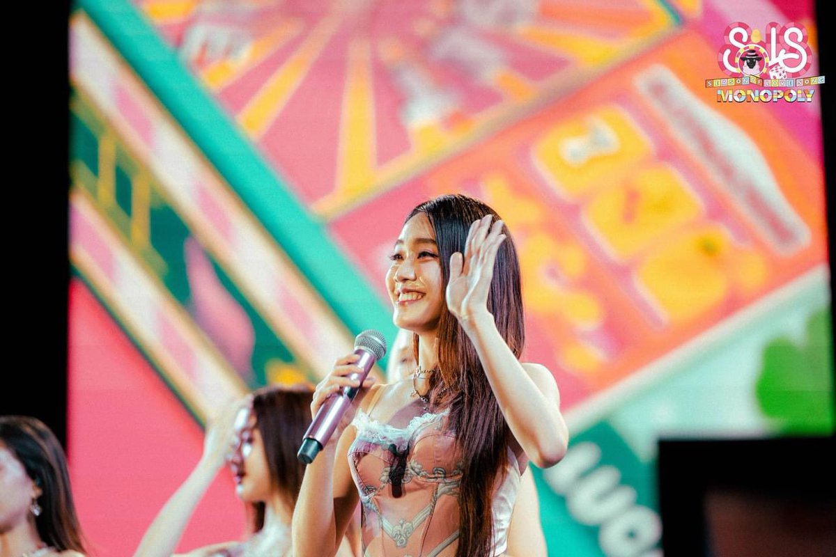 KNNRX8's tweet photo. แม้ช่างภาพจะเดินมาบังคลิปบ่อย แต่ถ่ายฟีฟมาสวยก็โอเค รับได้ ยิ้มตาปิดเลยคนนี้

4EVE x Season of Love Song
#SoLS14x4EVE
#Mind4EVE 
#4EVE 
#ChangMusicConnection
#Changเติมเต็มคำว่าเพื่อน
#SoLS14 https://t.co/RLPNfKeXWv