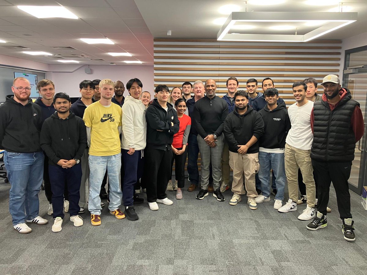 What a day for our MSc Sports Performance Analysis students ⚽️

Football legend Les Ferdinand dropped by to talk football, data and life in elite sports 🙌 

It was a fascinating session and a great opportunity for #TeamMDX to ask a sports icon their questions 🏟️