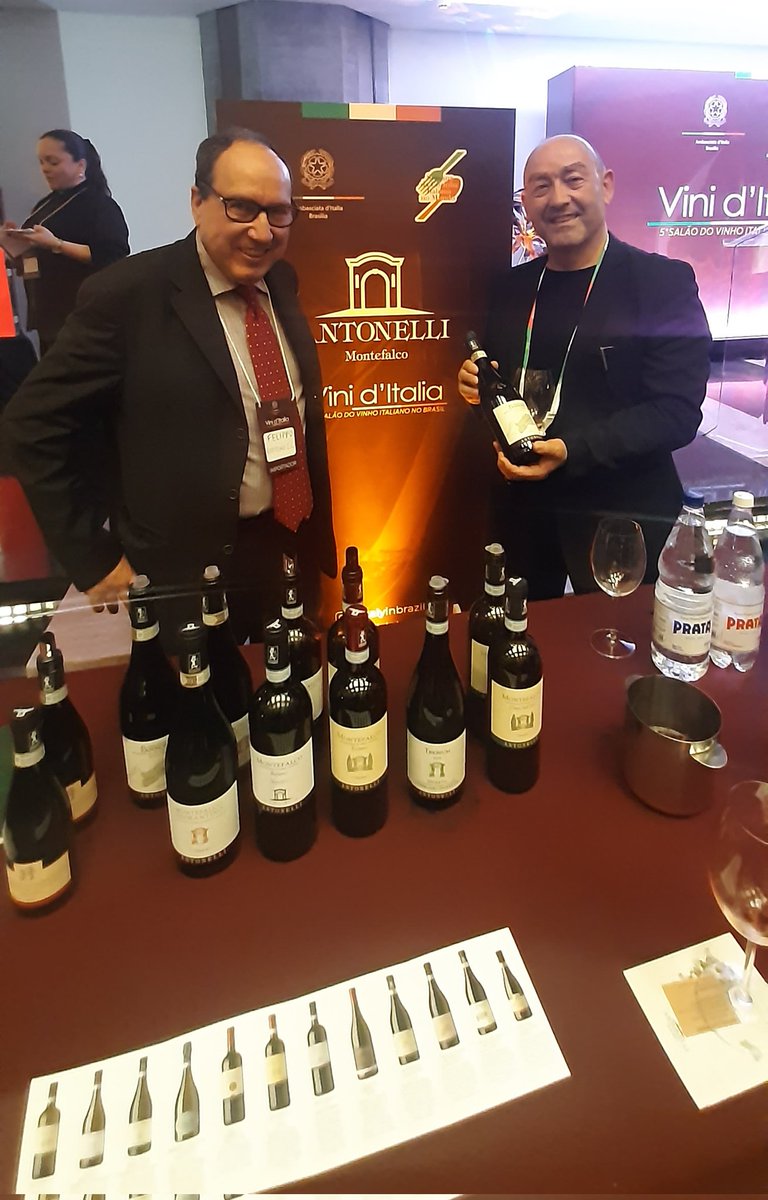 monardocafe's tweet photo. 🍇✨ Nesta foto, Filippo Antonelli, proprietário da renomada vinícola Antonelli, localizada na Úmbria. Conhecida por sua excelência na produção de vinhos de alta qualidade, especialmente o premiado Sagrantino de Montefalco, a vinícola se destaca pela filosofia de produção https://t.co/KZ1AJaDrvl