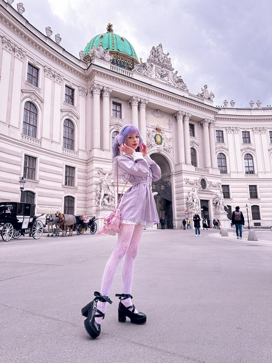 Braving the cold to look cute in Vienna ❄️
