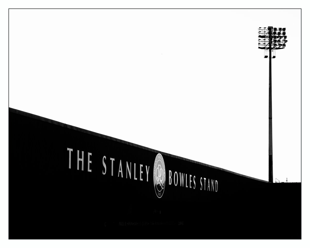 Compact ground, stand named after a legend of the game ... and proper floodlights.

Loftus Road has it all.

#QPR #loftusroad #floodlightfriday