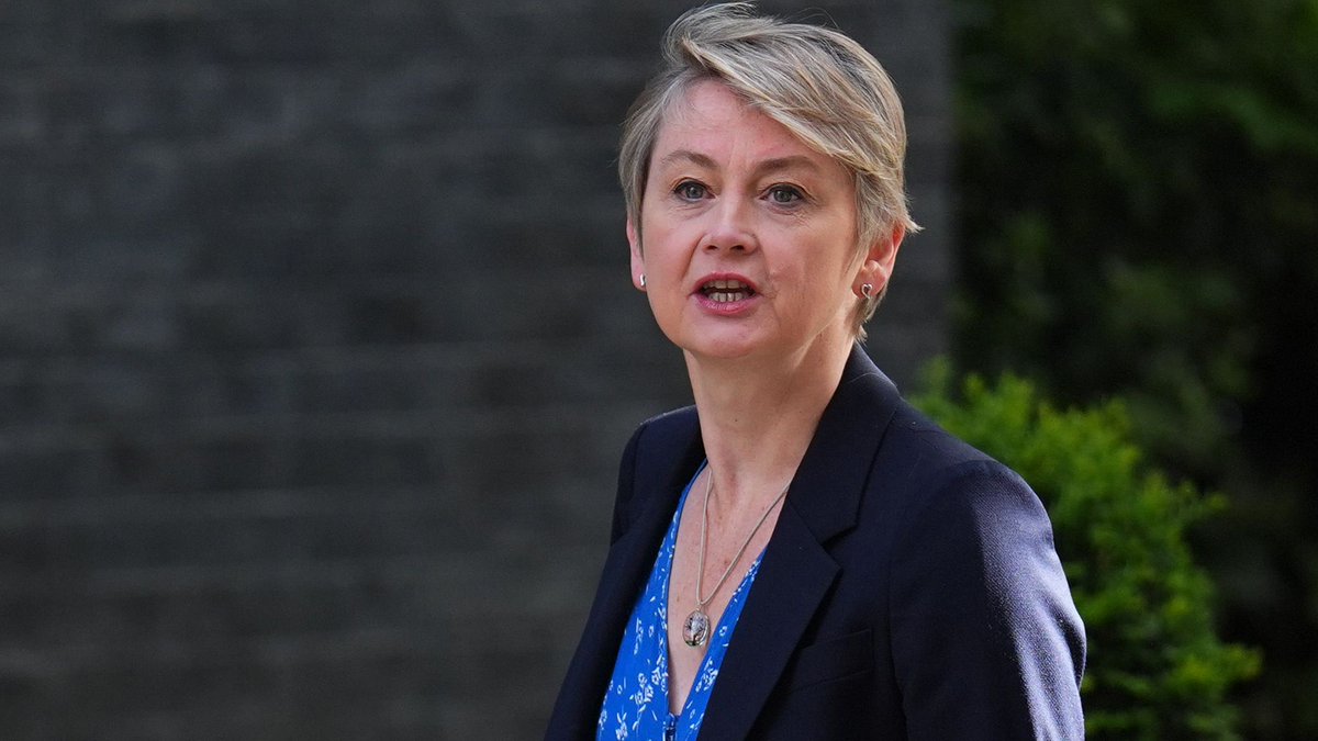 🚨BREAKING: New poll shows Home Secretary Yvette Cooper would LOSE her seat to Reform. Projected outcome:

REF 35% (+6)
LAB 34% (-14)
CON 20% (+5)
GRN 6% (+2)
LD 4% (+1)

What mandate are Labour actually running on now? No one voted for them.