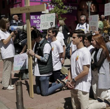 AbogadosCrist's tweet photo. Los jóvenes que rezan por el fin del aborto son la esperanza de nuestra sociedad 🙏 https://t.co/nF5Ss1dgxk