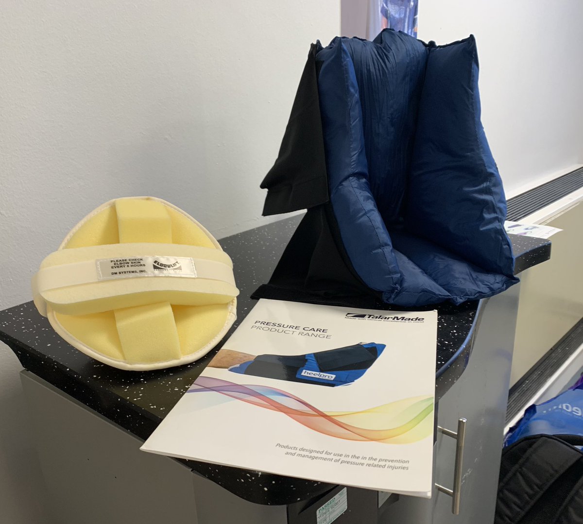 maria_tvlns's tweet image. Day 2 of Stop The Pressure now at Ellesmere Port Hospital @TheCountessNHS  #stopthepressue24 #patientsafety #avoidableharm #tissueviability @TheQNI 💕