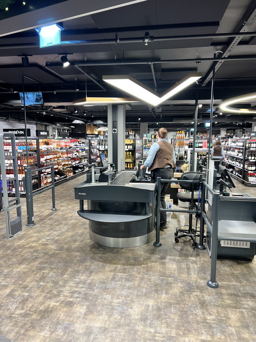 erimer93's tweet photo. Det er ingen Black Friday-tilbud på Polet, men heldigvis er det alltid høye prosent her, året rundt! Hehe. #BlackFriday #polet #norge https://t.co/LBmWvIYVfW