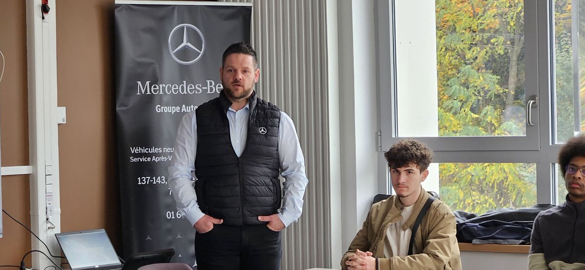 Dans sa logique de développement des partenariats, le lycée Cugnot de Neuilly sur Marne, a accueilli des représentants d'un groupe automobile Mercedes, à la tête de plusieurs concessions en Île-de-France. Ceci afin de présenter à nos élèves les opportunités qui s'offrent à eux.