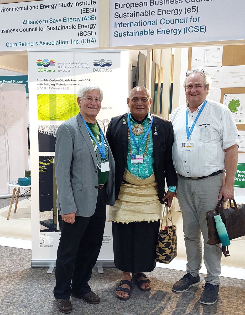 CDRterra's tweet image. Always meeting interesting people at #COP29: Our DACCUSS experts Miguel Waschl and Kolja Kuse with artist Uilil Lousi @UiliL (middle) concocting plans how to raise awareness for their newly developed #CO2negative building materials. #Carbondioxideremoval
cdrterra.de/en/consortia/d…