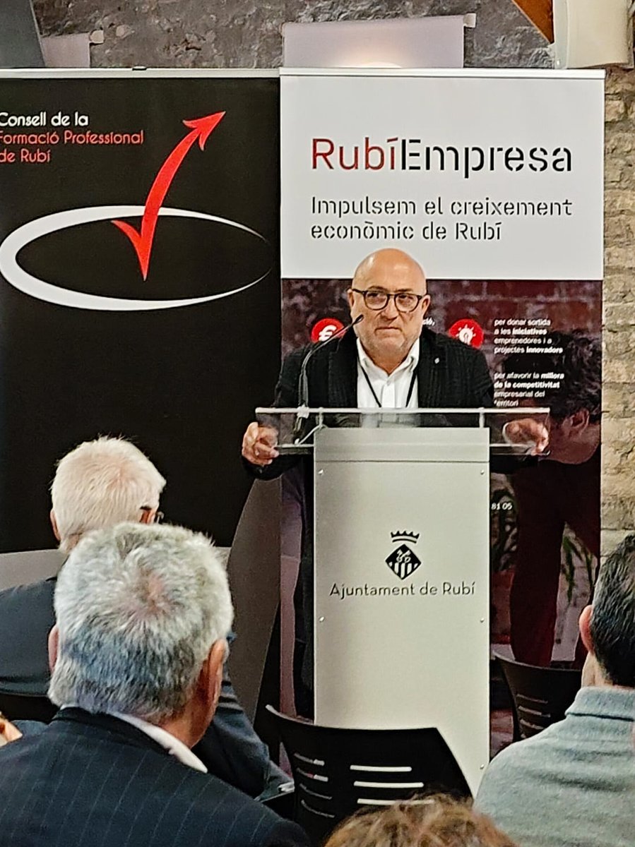rubiempresa's tweet photo. Francesc Roca, secretari de Formació Professional de la Generalitat de Catalunya, assenyala que la @gencat està compromesa amb el desenvolupament de l’#FP com a eix clau per al futur del mercat laboral i la #CompetitivitatIndustrial, especialment a #rubicity.
#TCIR @RubiForma https://t.co/AdgSjvCrQU