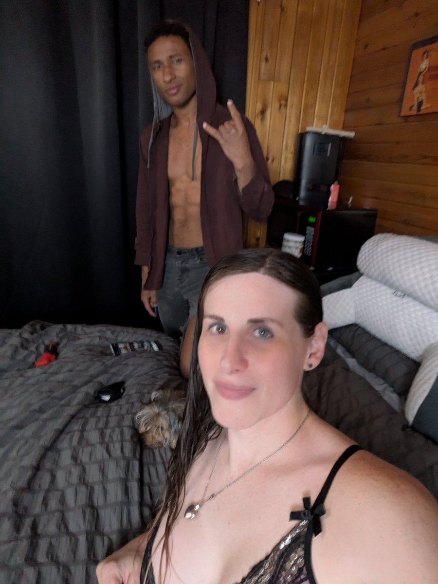 AnneAtomics's tweet photo. Starting a stream shortly on https://t.co/6zbKrylK0A with my friend ;) https://t.co/sbyNUPsgTU