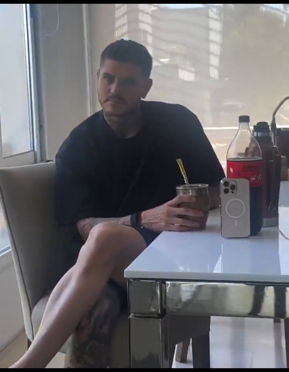 yusufozzer23's tweet image. Surattaki tiksinme ve tepkisizlik... #Icardi