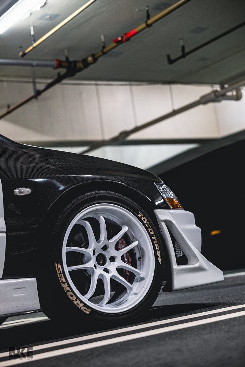 666evo8's tweet photo. おかえり相棒🔥🔥🔥
カーボンボンネット以外は
ナローでやりたい事はやり切った…！

・8MRヘッドライト
・Varis 06バンパー&amp;サイド
・Carbonetics カーボンフェンダー
・ENKEI PF01EVO 9.5 +22
・TOYOTIRE R1R 265/35/18
・MAQSバネ　F16k R12k

あとは色々リフレッシュしないと😓 https://t.co/rIYBt225Y0