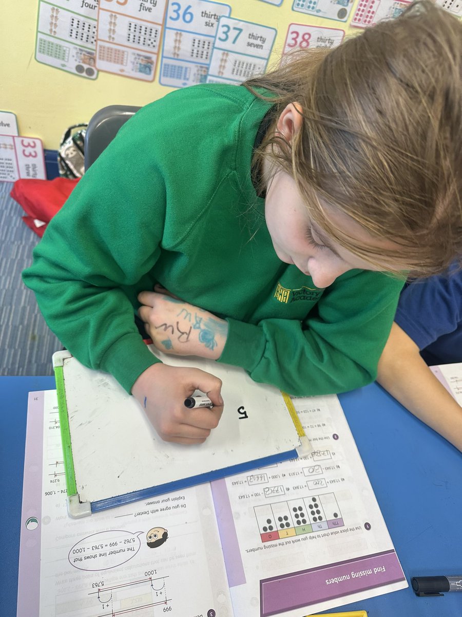 _VictoryPark_'s tweet image. Our Ks2 pupils solving missing number problems using addition and subtraction today! Great to see their reasoning skills in action as they balance equations and check their answers. #MathsKS2 #ReasoningSkills