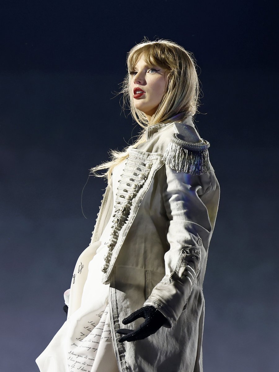 4k_taylorr's tweet photo. #TorontoTSTheErasTour https://t.co/9sZ08d7fF0