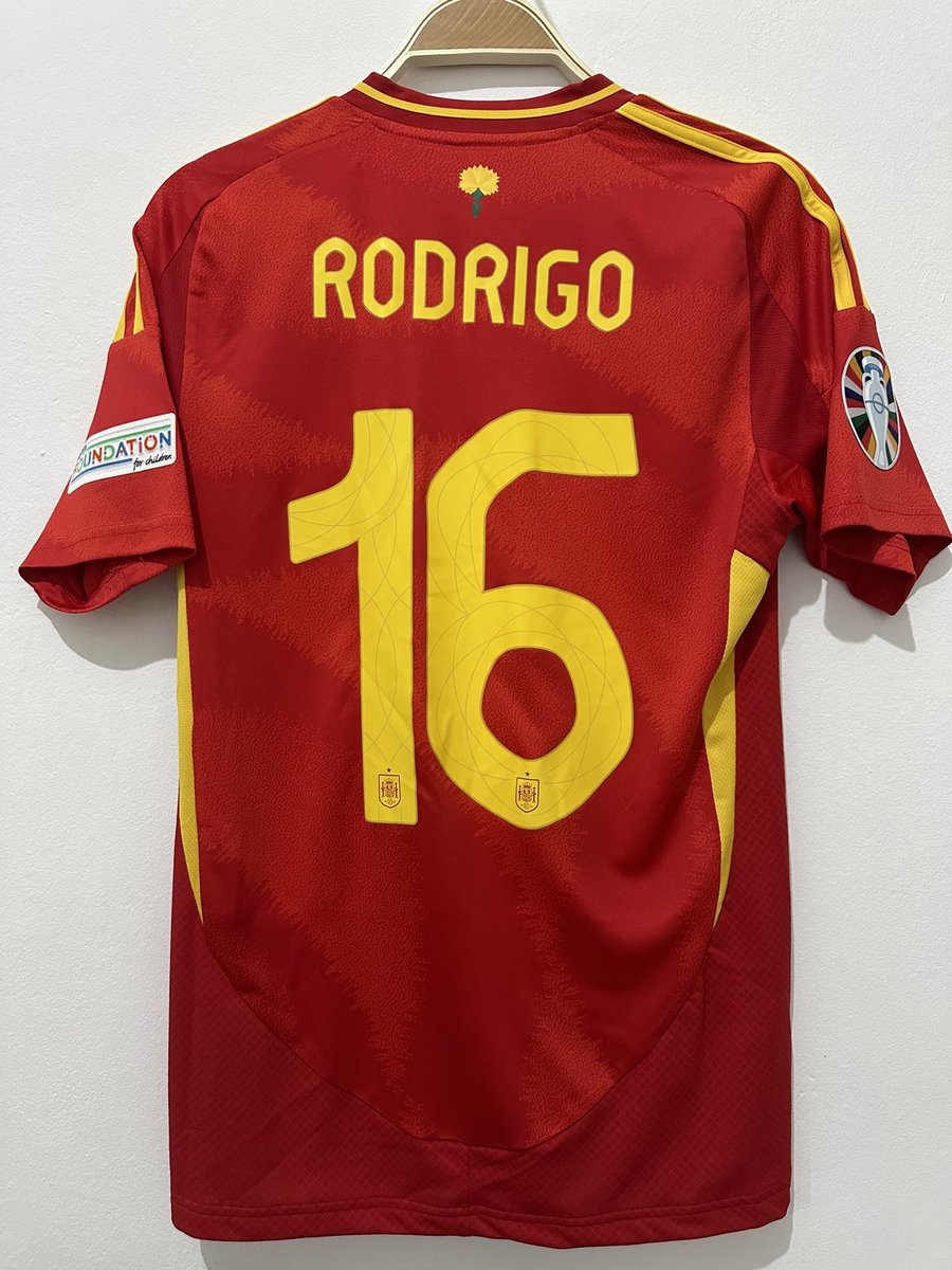 yotyoo's tweet photo. @Jerseyforum Ikutan #jemurjersey min 
yg baru dapet ballon d or https://t.co/m4LCnp9Rsb