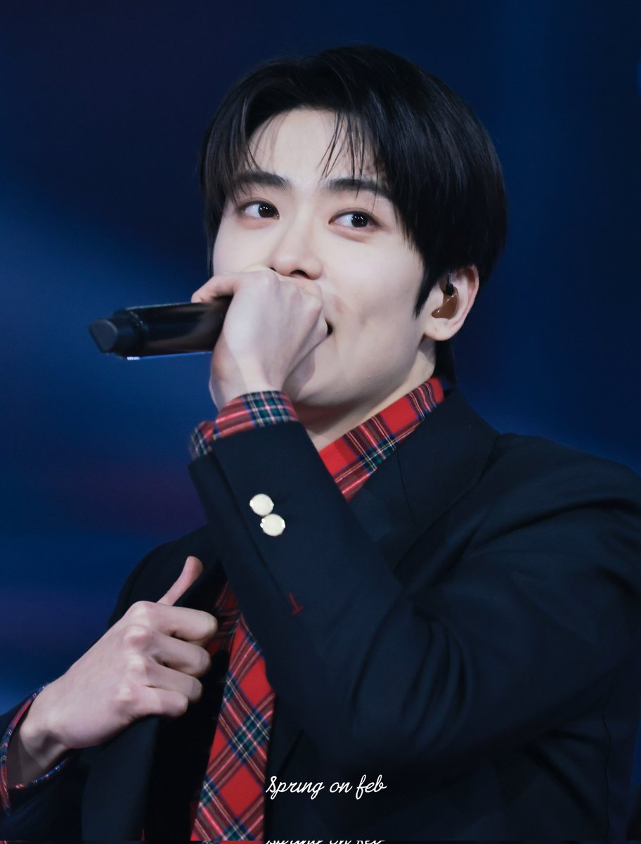 spring_onfeb's tweet image. 231226 가요대전 #재현 

☃️