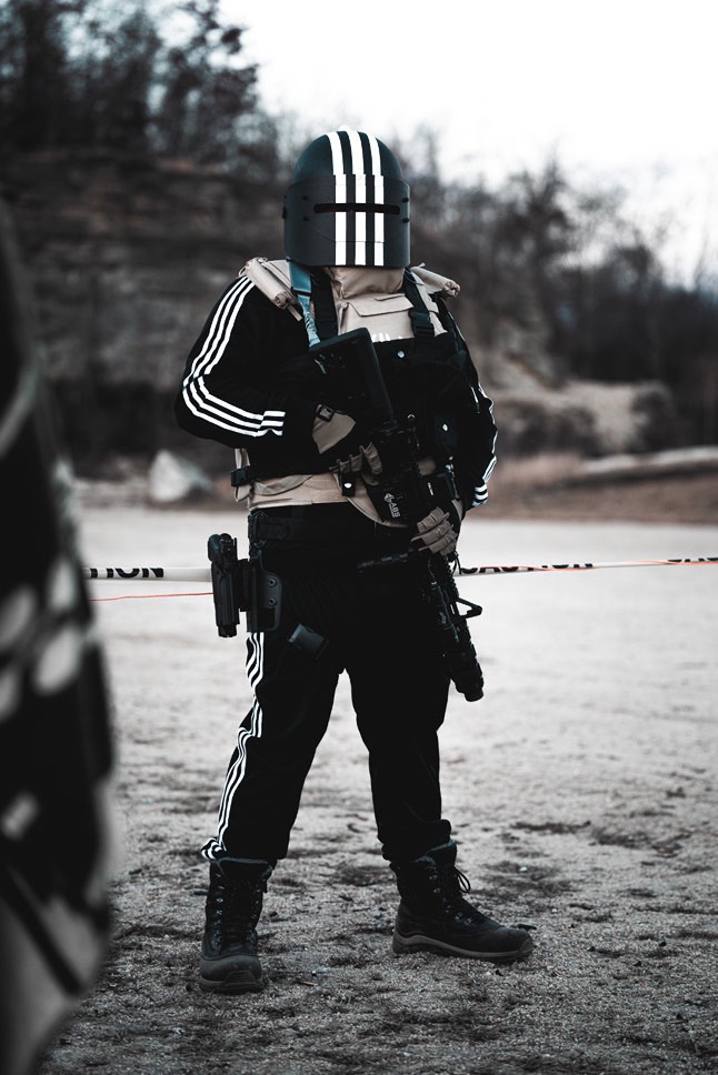 DanStaiger's tweet photo. Rocking the #killa gear at #Eastcoastnightshoot @bstategames @tarkov https://t.co/YFfKCAv607