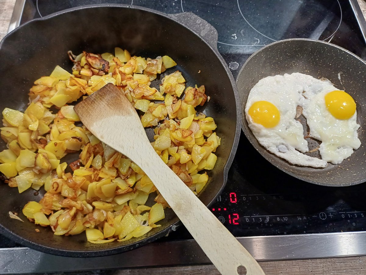 OrthoDel's tweet image. #Bratkartoffeln mit #Spiegelei - bestes vegetarisches Essen ever, ever, ever... 😋😋😋