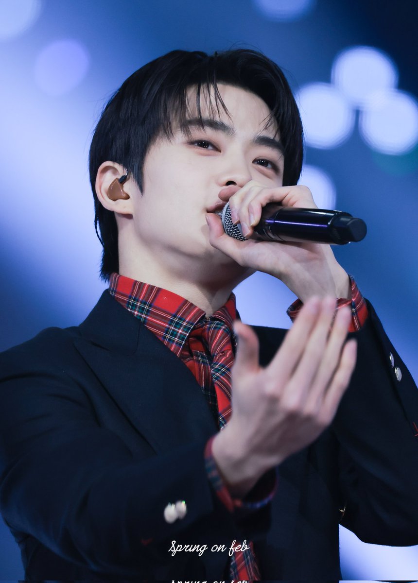 spring_onfeb's tweet image. 231226 가요대전 #재현

올해는 날씨 넘 춥지마실게요 눈도 오지마실게요