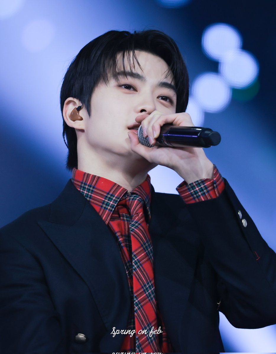 spring_onfeb's tweet image. 231226 가요대전 #재현

올해는 날씨 넘 춥지마실게요 눈도 오지마실게요