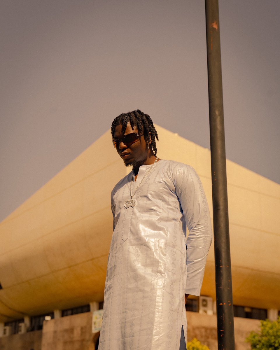 ‘ I KNOW HOW MUCH YOU WANNA RUN THE CITY’

Stream TOL via this link : music.empi.re/thinkingoutloud

📸 : <a href="/jcjcproductions/">JCJC_Productions</a> &amp; <a href="/kwekuananse0/">S E X</a> 

‘JUMMAH MUBARAK’ ❤️