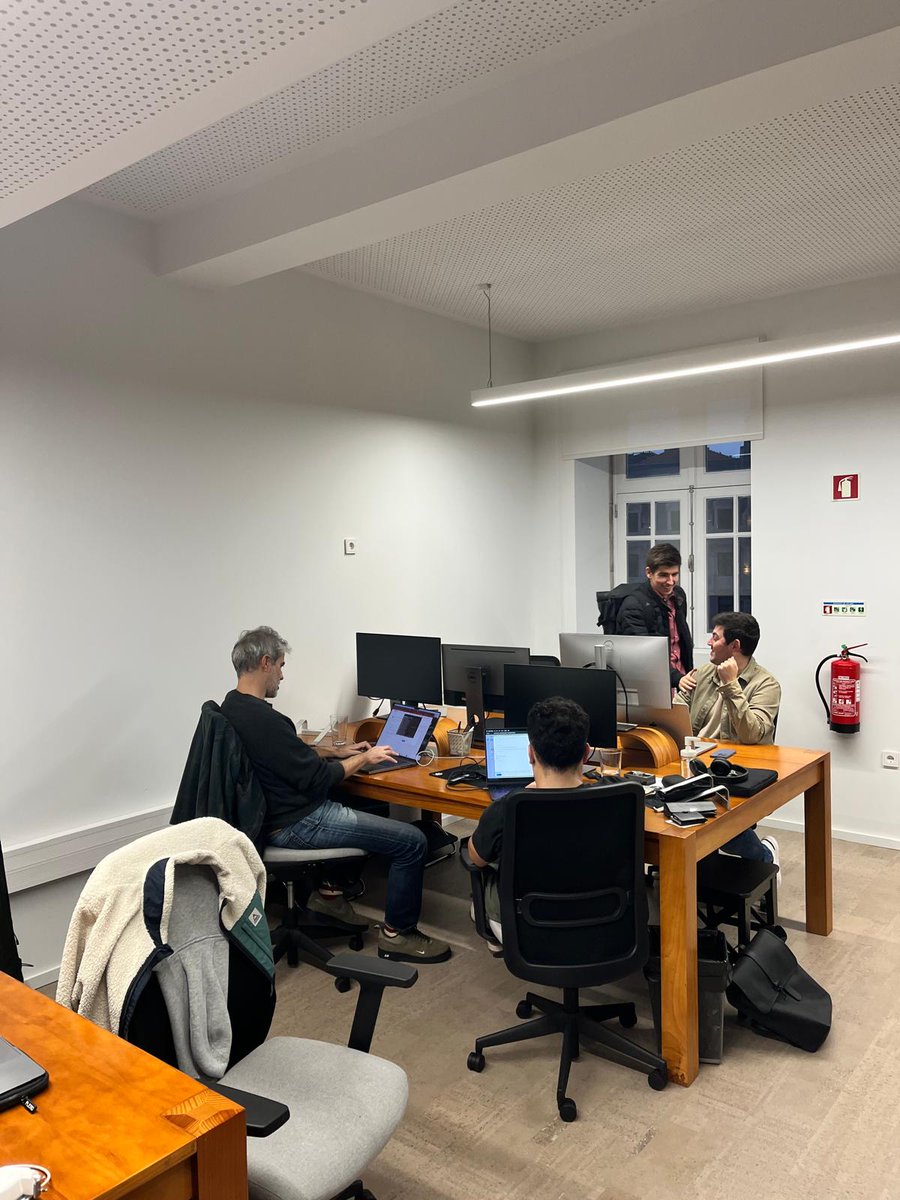 Announcing the <a href="/joinupsideclub/">Upside</a> co-working days 🔥

It's a work in progress but in a nutshell:

-> Members and guests of the club come and spend a day together working next to each other.

I really believe in the importance of physical proximity to other founders in order to spark