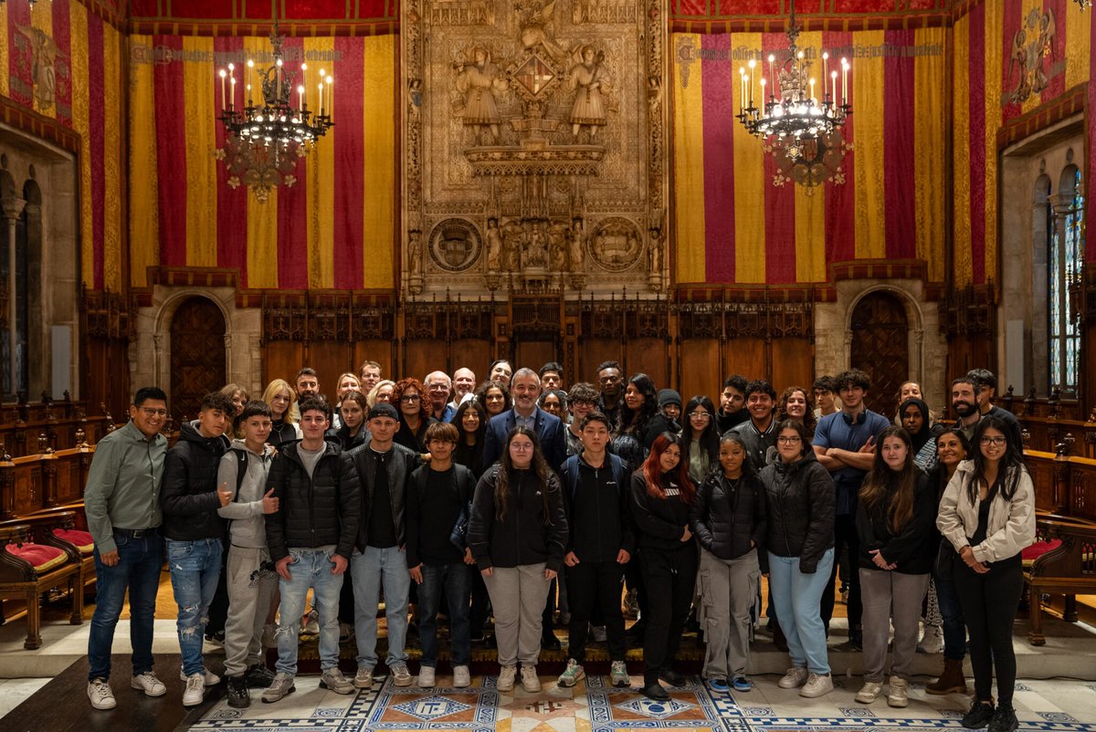 XARXA FP (@xarxafp_sg) on Twitter photo First exchange <a href="/EUErasmusPlus/">Erasmus+</a> of the Second Chance School of Barcelona! <a href="/E2Obcn/">Escola Municipal de Segones Oportunitats de BCN</a> 
Yesterday, the mayor of Barcelona <a href="/jaumecollboni/">Jaume Collboni</a> received the participating students at the City Hall! 
<a href="/fundaciobcnfp/">Fundació BCN FP</a> <a href="/BCNeducadora/">BCN Educadora</a> <a href="/bcn_ajuntament/">Ajuntament de Barcelona</a> First exchange <a href="/EUErasmusPlus/">Erasmus+</a> of the Second Chance School of Barcelona! <a href="/E2Obcn/">Escola Municipal de Segones Oportunitats de BCN</a> 
Yesterday, the mayor of Barcelona <a href="/jaumecollboni/">Jaume Collboni</a> received the participating students at the City Hall! 
<a href="/fundaciobcnfp/">Fundació BCN FP</a> <a href="/BCNeducadora/">BCN Educadora</a> <a href="/bcn_ajuntament/">Ajuntament de Barcelona</a>