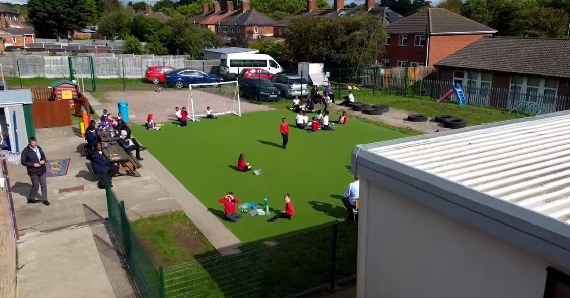 oIIyjm's tweet photo. Image 1 shows a state sch, complete with astroturf, studio, climbing wall and pool.

Image 2 shows a private sch, consisting of a church building, portacabin and temporary playground.

It's as if private schs aren't all toffs &amp; luxury, and state schs aren't all paupers &amp; RAAC... https://t.co/U0CMhHgWQH