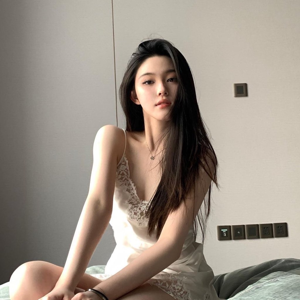 ㅤ 
• azhaaim   ⓘ   this  account is  now fully  
handled by new owner. anything related 
to the old owner is not my responsibility, 
also the  interactions before  this post is 
not  mine  to  handle.  thanks  so  much!
 ㅤㅤ