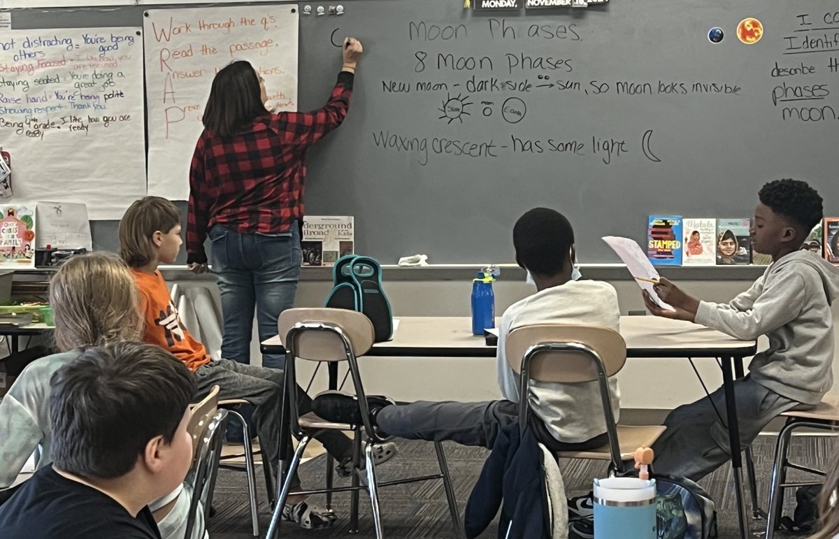 karitgillespie's tweet photo. When you are doing learning walks and your AP is just rocking out a science lesson π #teacheratheart #rockingit @TimberDriveES https://t.co/Y6uiB0qmxL