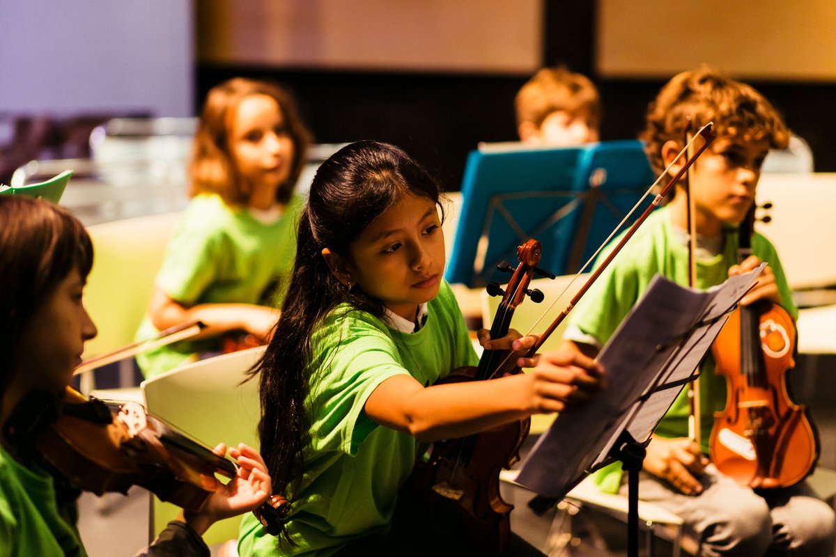 EscuelaOrquesta's tweet photo. Lamentamos la pérdida del Centro Musical Las Armas, un espacio cultural en nuestra ciudad que deseamos pronto encuentre solución. Os dejamos con imágenes de nuestro pasado ensayo preparando nuestro concierto para el @AuditorioZGZ 
https://t.co/bzyIs293lt https://t.co/Oy4vq4bulG