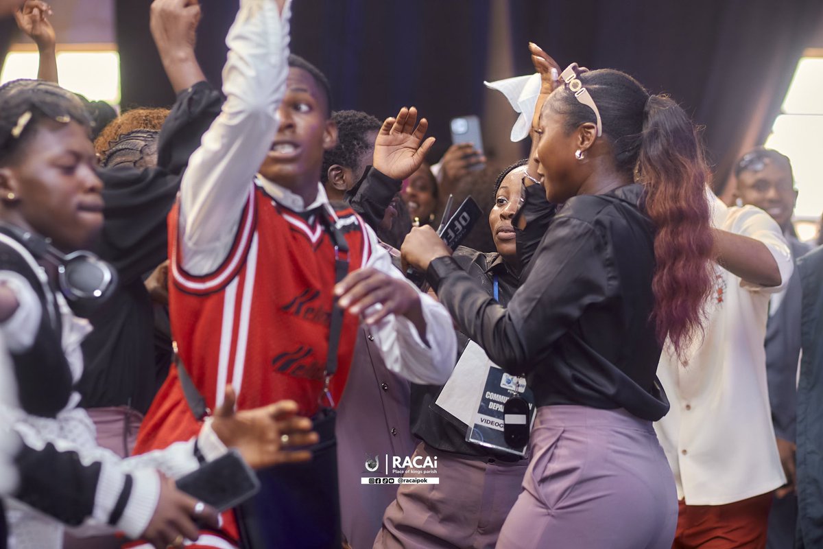 RacaiPok's tweet photo. Uruese: The joy of thanksgiving is satisfying 😘 Thanksgiving cannot be complete without giving the praises of dance 🤩 

#thanksgiving #thankgod #racai #racaipok #unibenchurch #thanksgivingservice https://t.co/RoMHkMmkii
