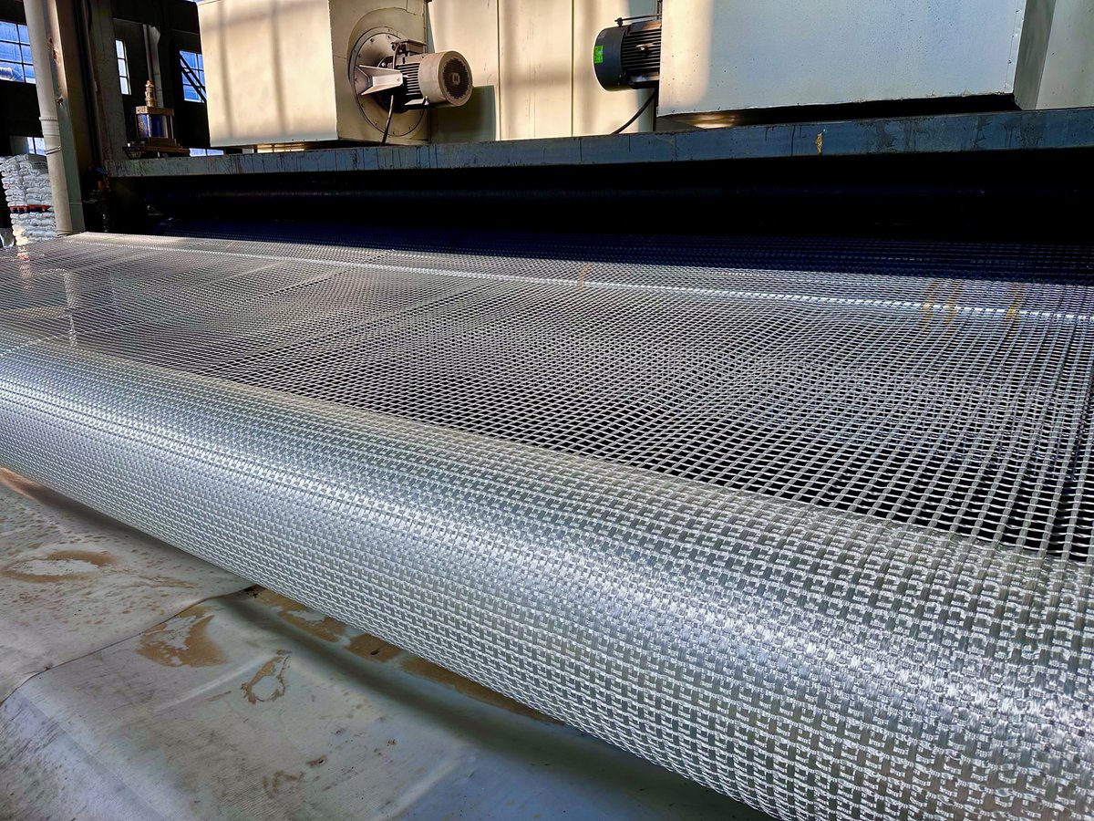 emgeosynthetics's tweet photo. This morning, I walked in the workshop, the sun shone through the Windows, the machines roared, and the production went on orderly.The knitted #geogrid #geomalla mesh, manufactured for an American client’s retaining wall project, was in coating procedure. https://t.co/qFG7LTR9GH