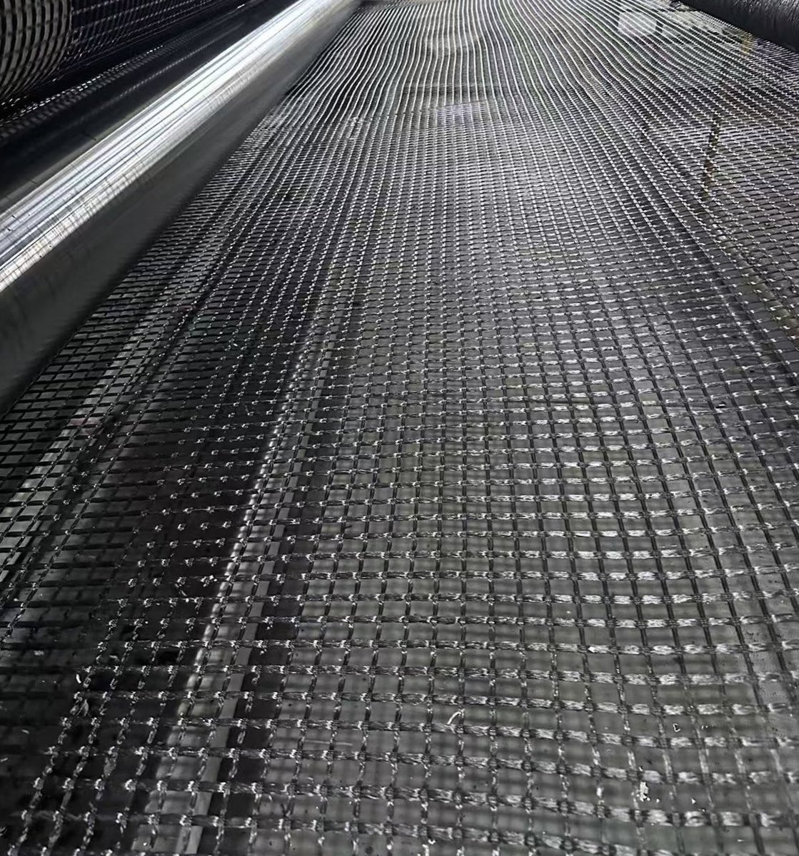 emgeosynthetics's tweet photo. This morning, I walked in the workshop, the sun shone through the Windows, the machines roared, and the production went on orderly.The knitted #geogrid #geomalla mesh, manufactured for an American client’s retaining wall project, was in coating procedure. https://t.co/qFG7LTR9GH