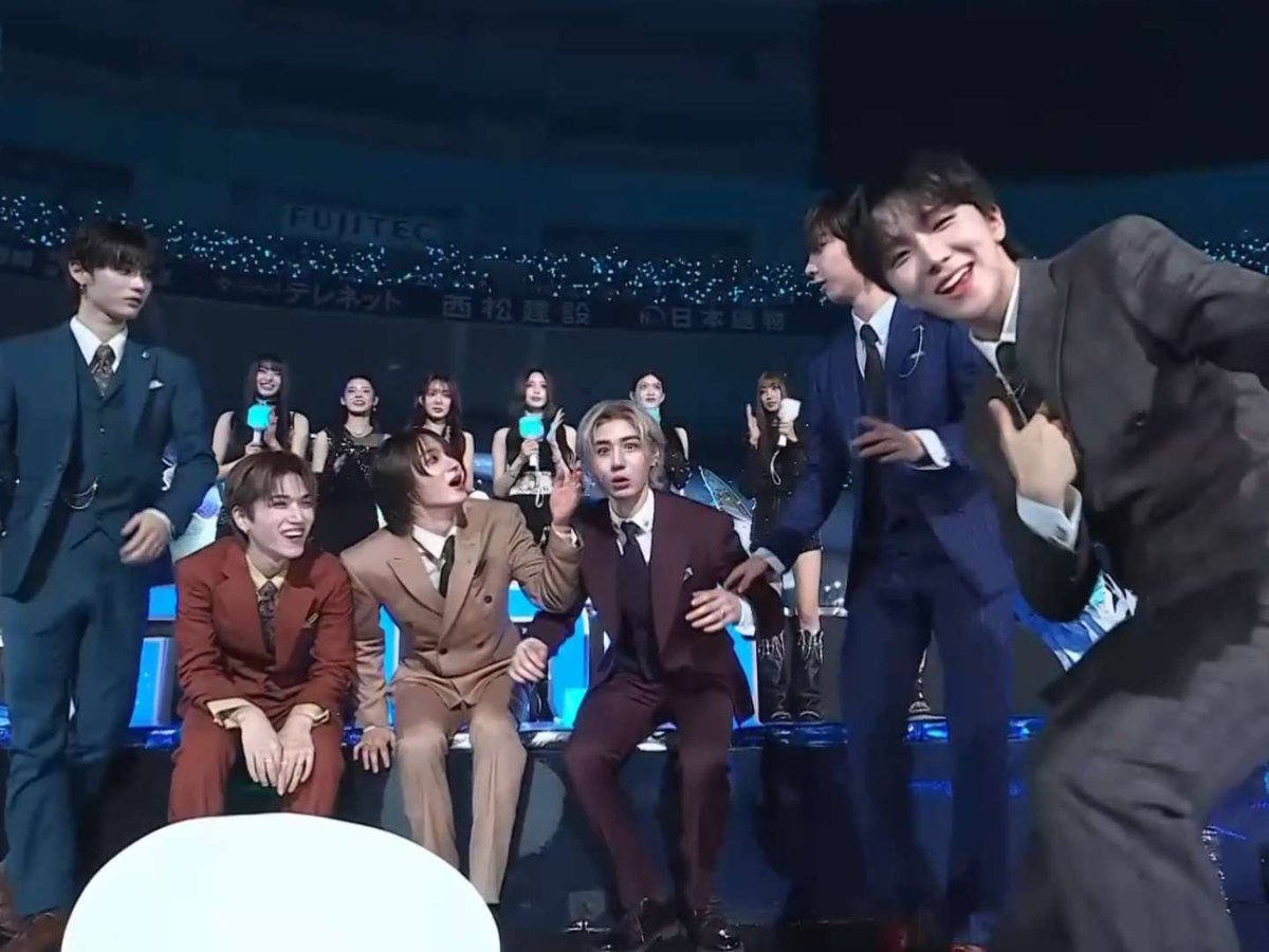 BND_JELLYBEAR's tweet photo. 아 웃겨 죽겠다고 ㅠㅠㅠㅠㅠㅠ 상받은 거 너무 너무 축하해 🎉🎉🎉🎉🎉🎉 https://t.co/LzgwQNRuBg
