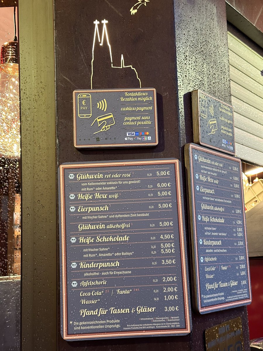 ケルン大聖堂前&ノイマルクトのクリスマスマーケット 、キャッシュレス払いがOKなところも多くなってきた印象です。  グリューワインなどドリンクのスタンドは基本キャッシュレス可能！デポジットは返却時にカードか現金か聞かれて、カードの場合は同じカードに返却して ...