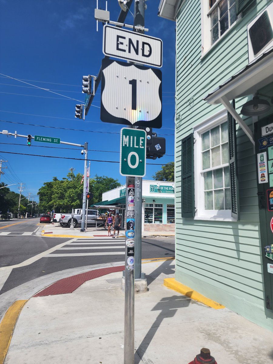 FlaKeysResorts's tweet image. 🎉🌴 #TGIF and you’ve made it to the Mile Zero sign in Key West—welcome to paradise! 🚗💨 The party starts now, so what’s your first stop? Sloppy Joe’s? Mallory Square? Or straight to Duval Street? Let us know your kickoff plans below! 🍹👇

#MileZero #KeyWestBound #WeekendVibes