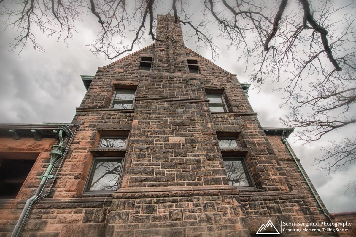 SHB_Photography's tweet photo. I was walking around the outside of the James J. Hill House with my son &amp; I liked how the branches from the tree seemed to be reaching out to the house from this angle.

#ScottBerglundPhotography #Photography #JamesJHillHouse #MNHS #Minnesota #History #Historical https://t.co/UNx6H2cyVf