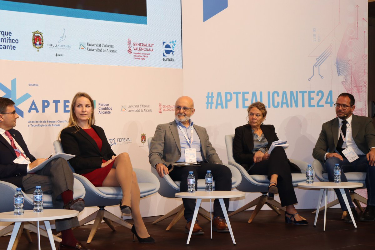 ¡Ya de vuelta tras participar en la XXII Conferencia Internacional de <a href="/APTE_es/">APTE</a> ! 🙌

🗣️ Juan A. Bertolín, director de Espaitec, ha participado en una mesa redonda para analizar el impacto de los parques científicos en la transferencia de conocimiento

🔗 bit.ly/40ZeRAR