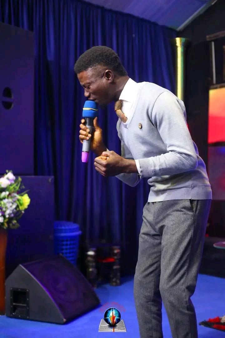 stephen_rich1's tweet photo. We worshiped🙌🥂

#StephenRich
#SonOfMan
#MC_Prophetic
#DivinityArena 🔥🔥 https://t.co/sXNgdCVJwz