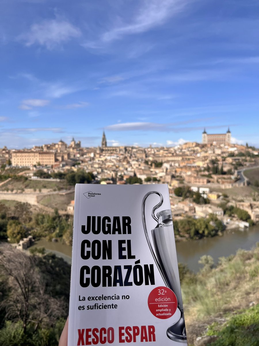 TP_Toledo's tweet photo. Y ya os vamos adelantando que el viernes 2️⃣9️⃣ va a ser un día para recordar y es que finalizará con nuestra ya clásica Conferencia Magistral este año a cargo de @xescoespar porque “Si la excelencia no es suficiente, ¿qué más quieres? 

Y a modo de presentación 📸⬇️ https://t.co/qXurYODwME