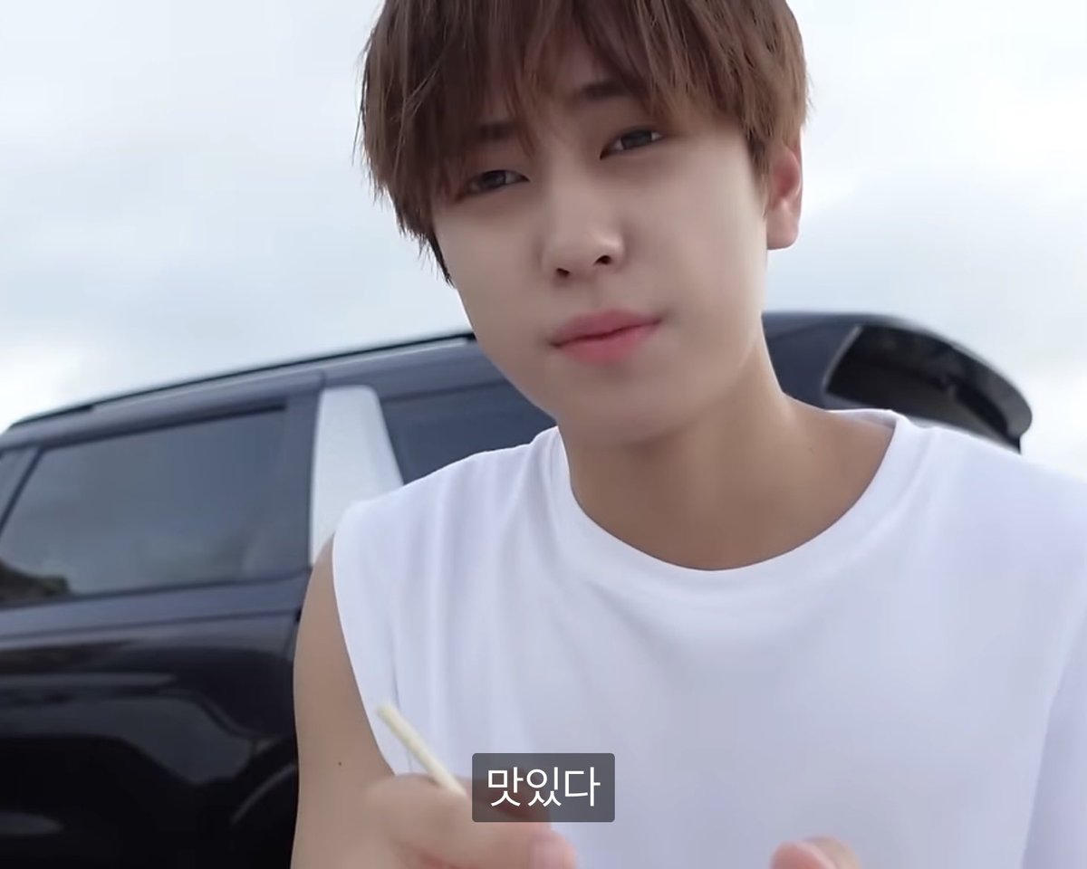 맛있다 하는 표정이 왤케
아조씨같애요 타키..?
국밥 한사발 하신것같음