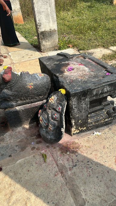 tathvamasi6's tweet photo. After Hanuman vigraham set on fire, this is Second temple vandalism today.

Shivalayam in shadnagar, Telangana is destroyed and took away the Shivalingam by mlechas.

What is going on in Telangana? Has the Nizam’s Razakar rule returned to Telangana?😳🤯😡😭

Wake up Hindus. https://t.co/5RohVk5QdB