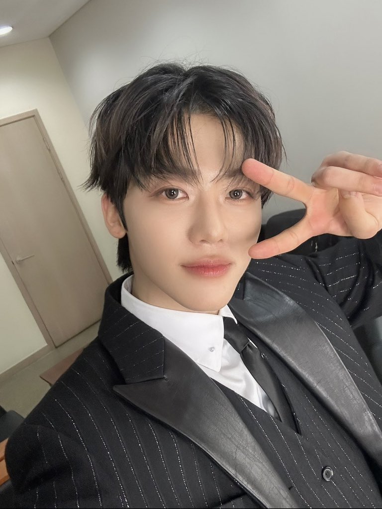 813UPDATES's tweet photo. The MuBank Cat President

SPECIAL MC JAEMIN
#MCJAEMINxMusicBank #JAEMIN #재민 https://t.co/KYtWOmtllF